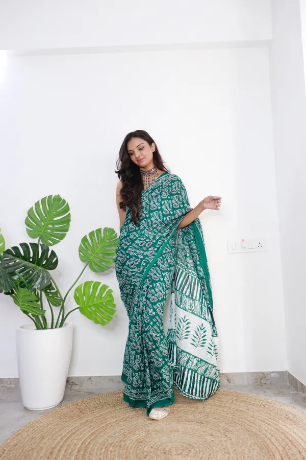 HANDICRAFT_WOMEN'S_Ikkat_PRINT_PURE_SOFT_COTTON_SAREE_WITH_BLOUSE_PIECE_With_Blouse_Piece